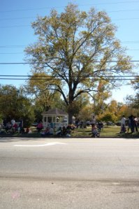 Veteran's Park, waiting for parade
